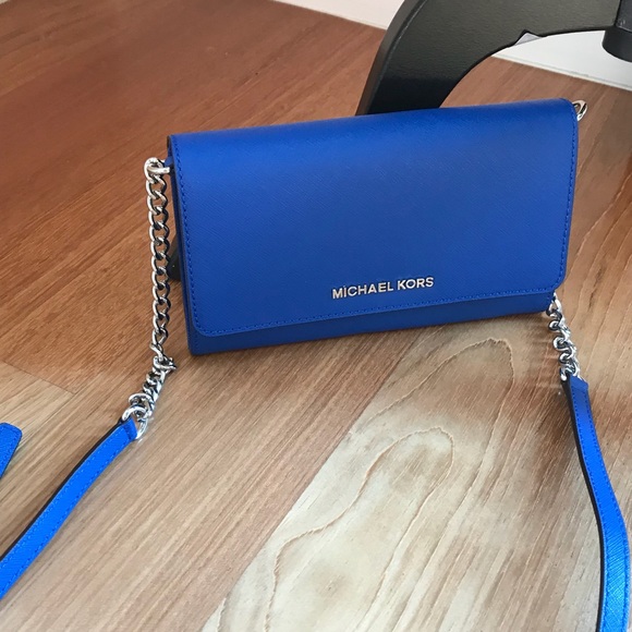 Authentic Michael Kors wallet on chain crossbody - Picture 3 of 8